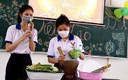 Sinh viên Lào ăn tết việt 